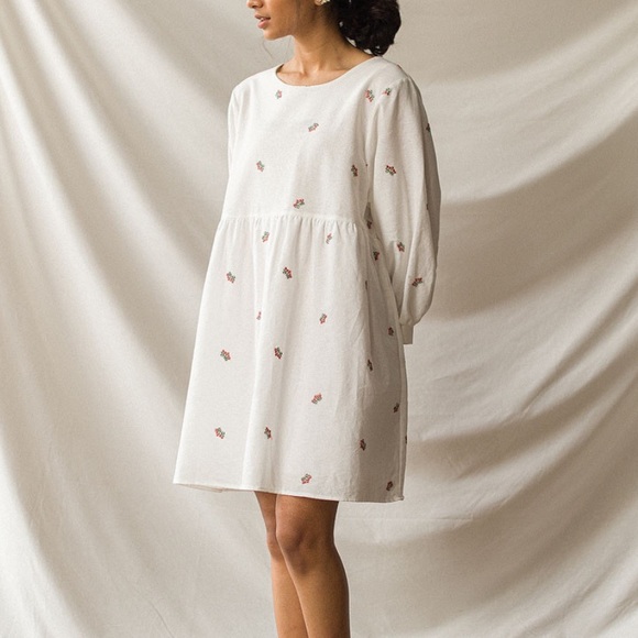 Wildflower embroidered Dress - Picture 2 of 8